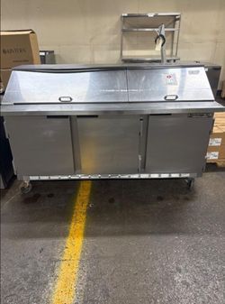 Beverage air 3 door cold bar