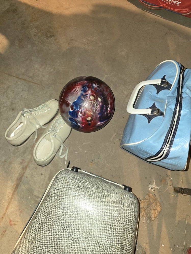 Bowling Balls In Case,an Shoes