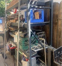 Metal shelving unit