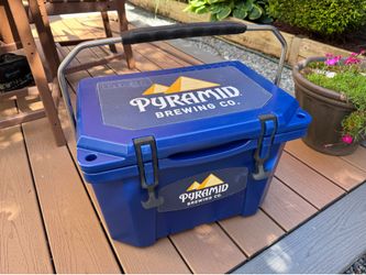 Grizzly 20 Custom Pyramid Brewery Cooler