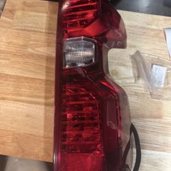 19-24 Silverado halogen passenger side taillight