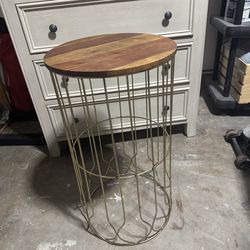 Modern Round Accent Table – Wood Top & Gold Metal Base