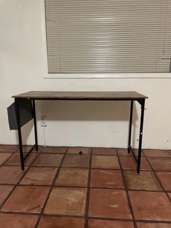 Computer Desk/ Table