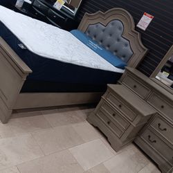 *Weekend Special*---Frisco Stunning Queen Bedroom Sets---Now $1199---Delivery And Financing👍