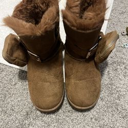 Little Girls Boots size 9 $35 👉🏽$20       This Week!!