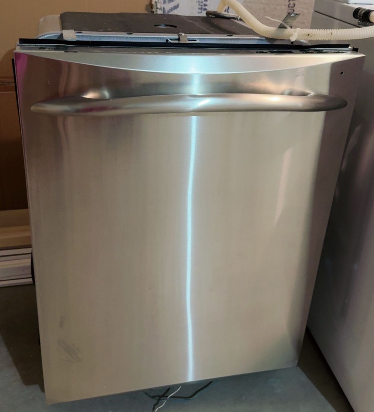 GE Dish Washer In Very Good Condition