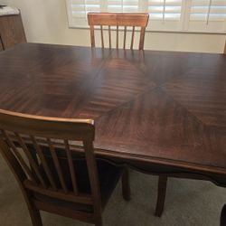 Dining Room Table With Leaf And 6 Chairs 