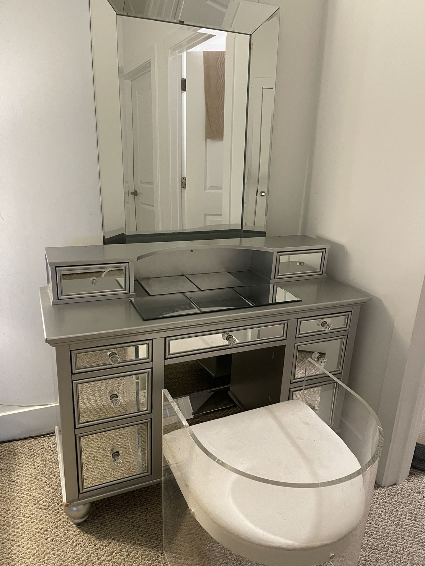 Glam Vanity With Floor Mirror