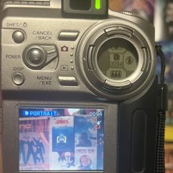 Fujifilm finepix 4700 digital camera 📸 Y2K