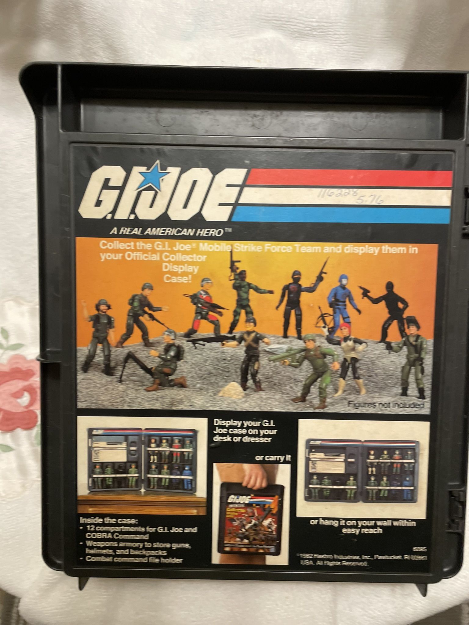 GI  Joe Collector Case. 12  Vintage GI Joe Action Figure  