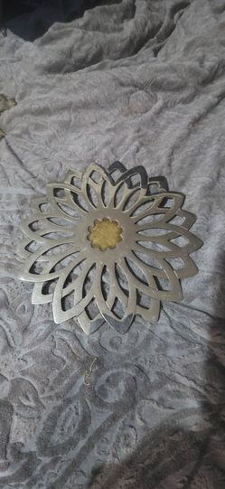 Godinger silver-plated "Daisy" trivet featuring a brass center.