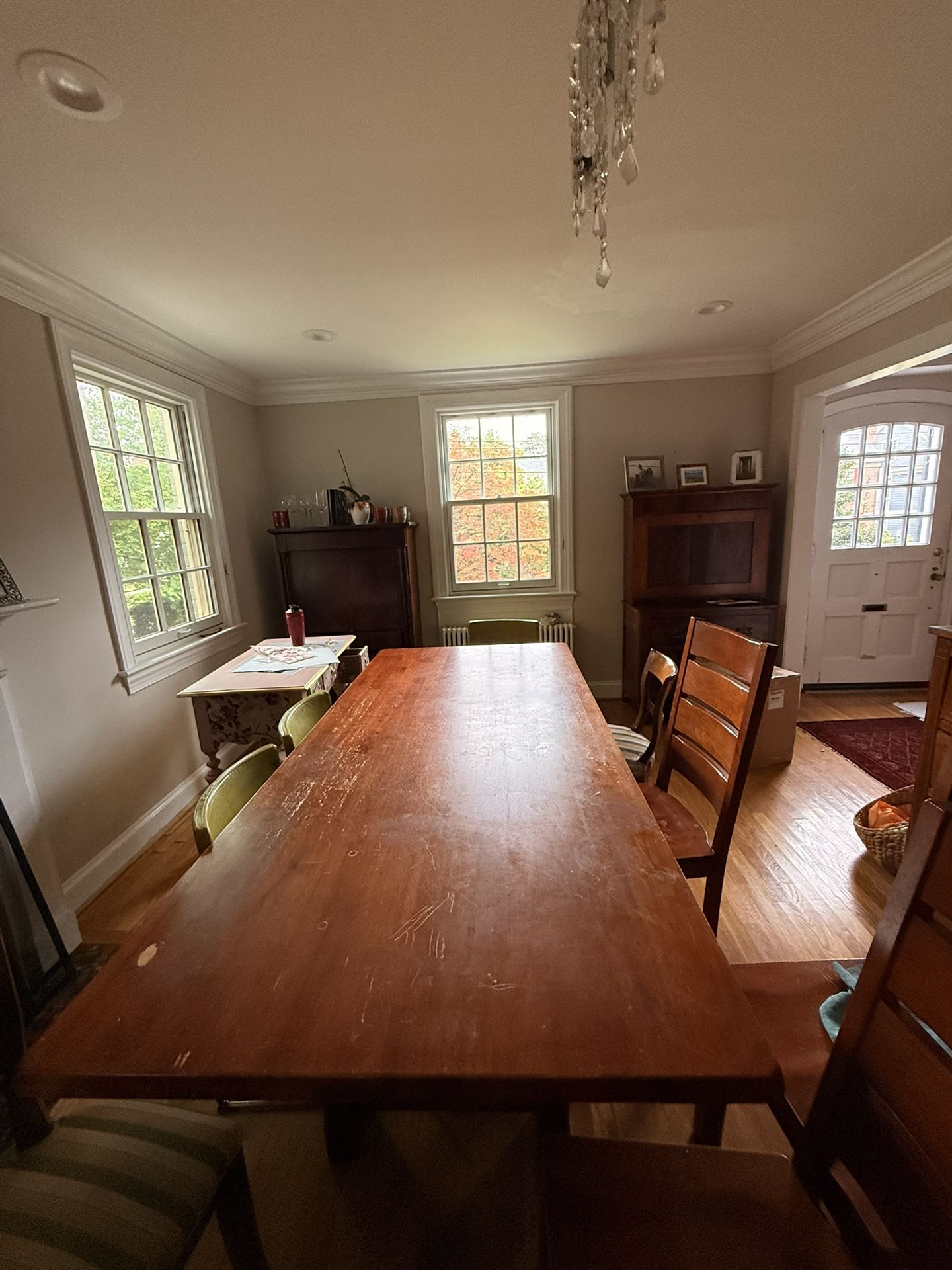 Dining table solid wood and 5 matching chairs