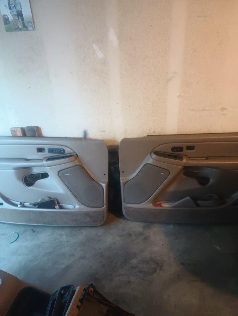 2004 Suburban Door Panels And Center Console