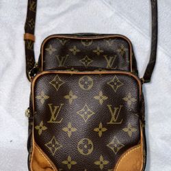 Authentic LV Amazon crossbody 