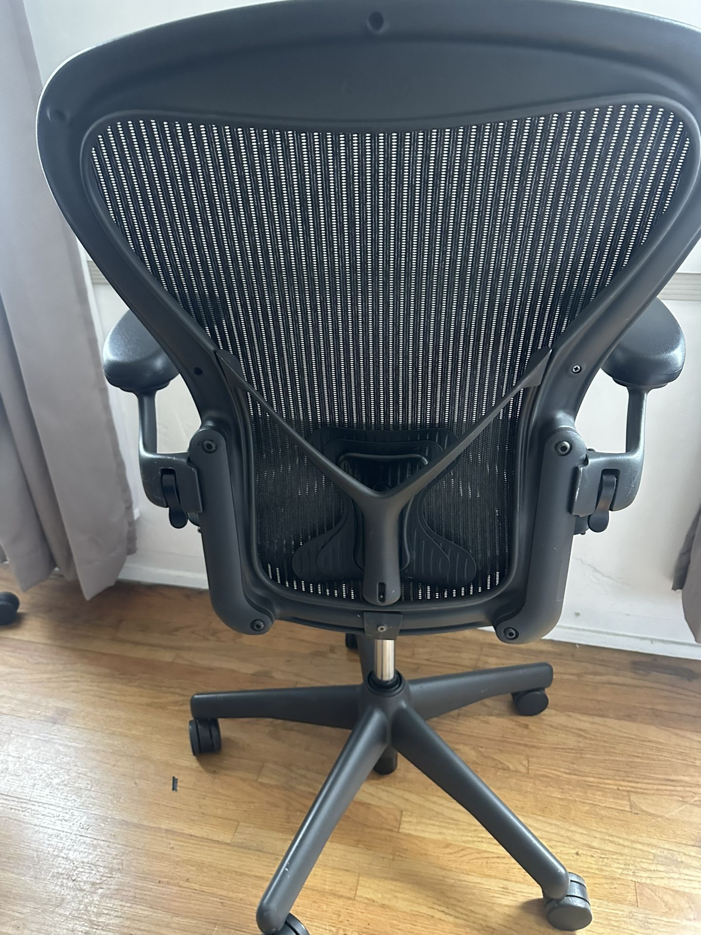 Herman Miller Aeron PostureFit Fully Loaded Size B Great Condition,