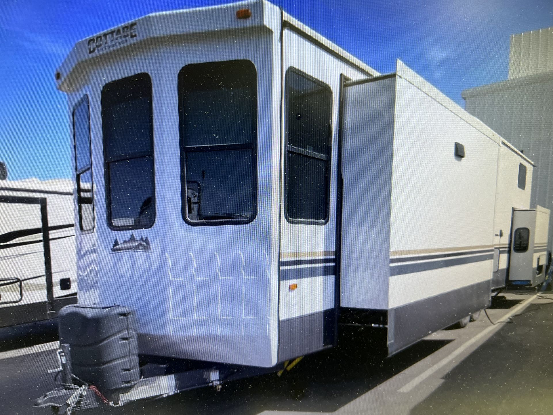 2022 COTTAGE 40CDL