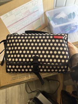 Skip hop extended polka dot changing pad