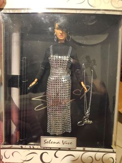 Selena Vive Original Doll