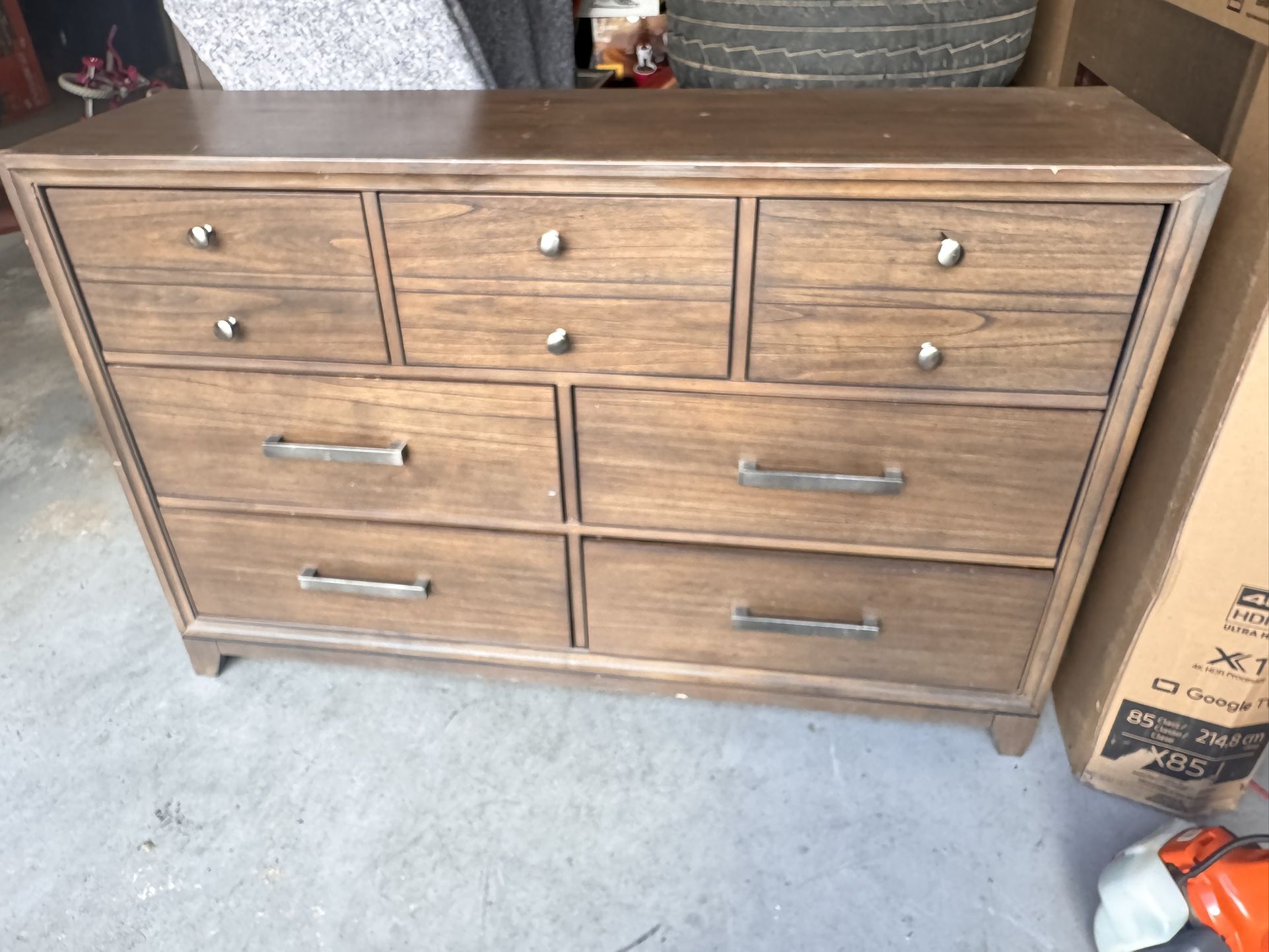 Dresser With Mirror 