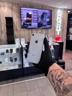 Apple iPhone 8 64 GB - White (Unlocked) + Warranty