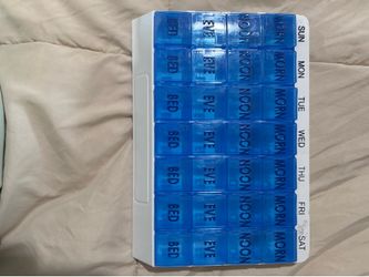 Pill daily or weekly dispenser $5.00