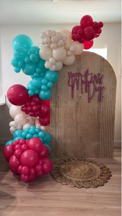Mother’s Day balloon garland