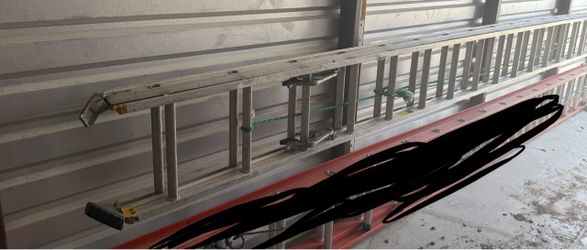 Louisville aluminum extension ladder with a Type I duty rating and a 250 lbs load capacity.