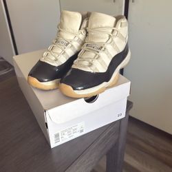 Jordan 11 Retro - Size: 6 Youth =7.5 Women’s
