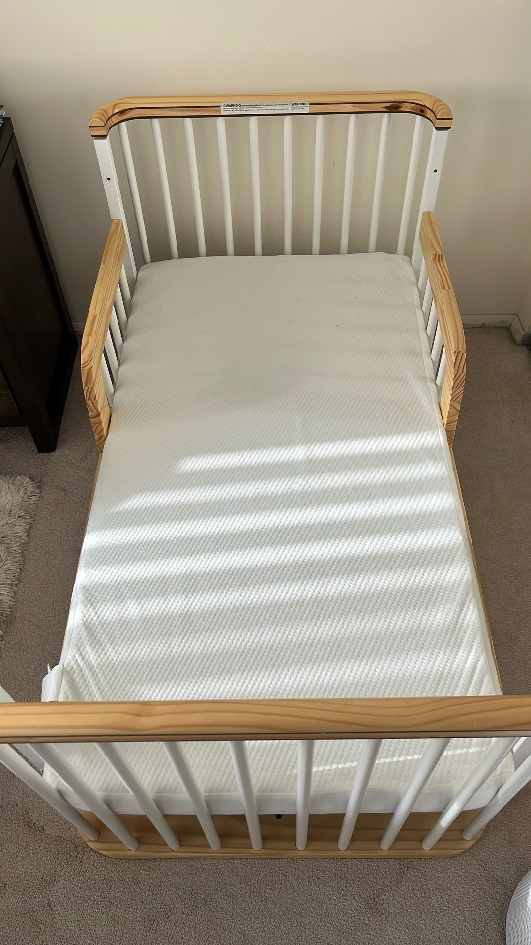 Nestig cloud Crib/ Toddler Bed
