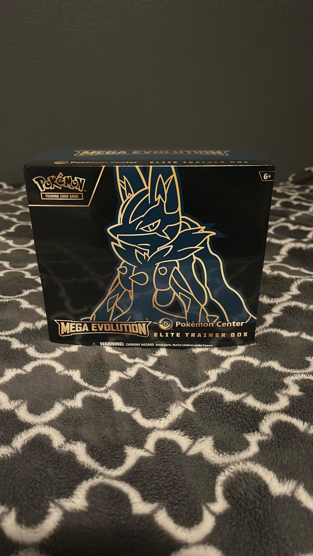 Pokémon Center Mega Evolutions ETB