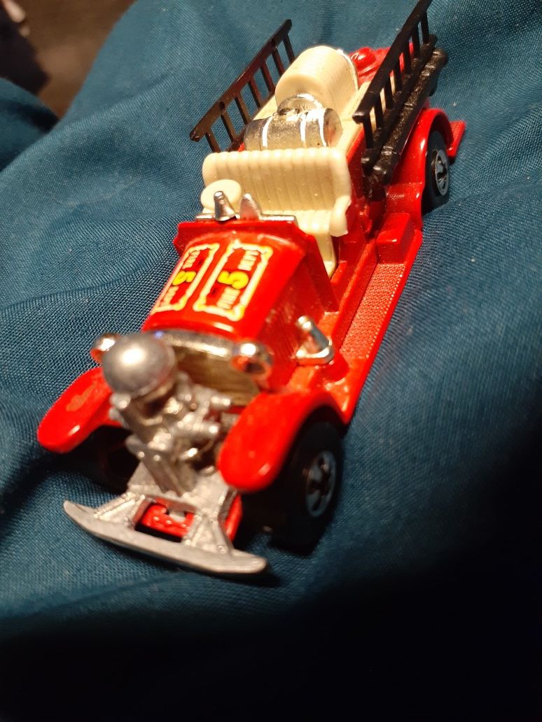 VINTAGE REAL LIFE RED FIRE TRUCK BY HOTWHEEL