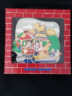Disney Limited Edition Toontown 15th Anniversary Pin 