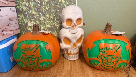 Jumbo Pumpkins/skeloton hello