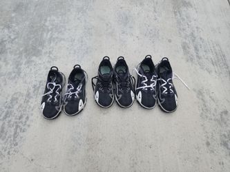 Used unisex youth Nike turf baseball shoes. Size 2.5 / 3.5 / and 4.5