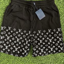 Louis V Shorts Size Medium