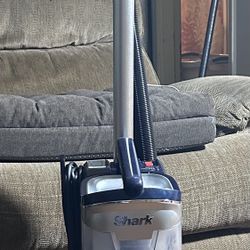 Shark Navigator lift away Upright vacuum