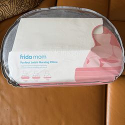 Frida Mom nursing pillow