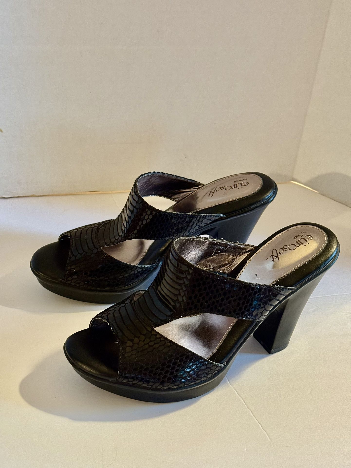 Ladies 7.5 Black open toes