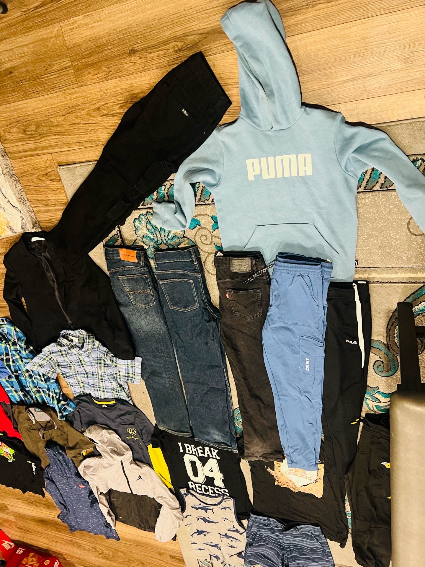 22 clothes for boy size 10/12 years old like new
