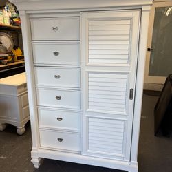 FURNITURE “MUST SEE”