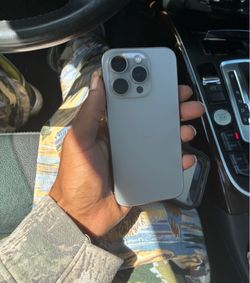 iPhone 15 pro titanium