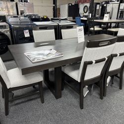 Dining Table Set. 🚚WE DELIVER🚚