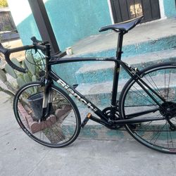 Bianchi road bike milano via nirone 7 nice bike 8 gears and 2 in front working perfectly ready to hit the road frame size 5.7