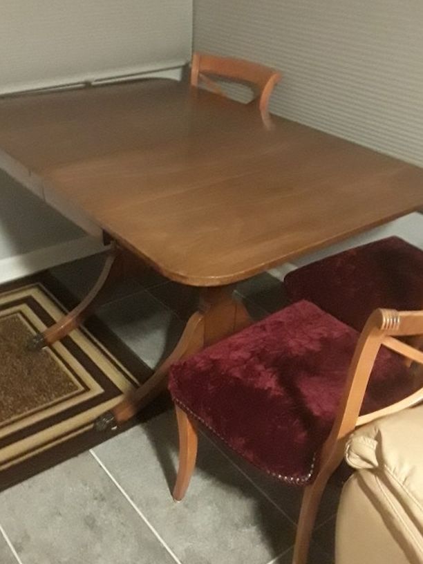 Table and Chairs, Duncan Phife, Excellant Condition