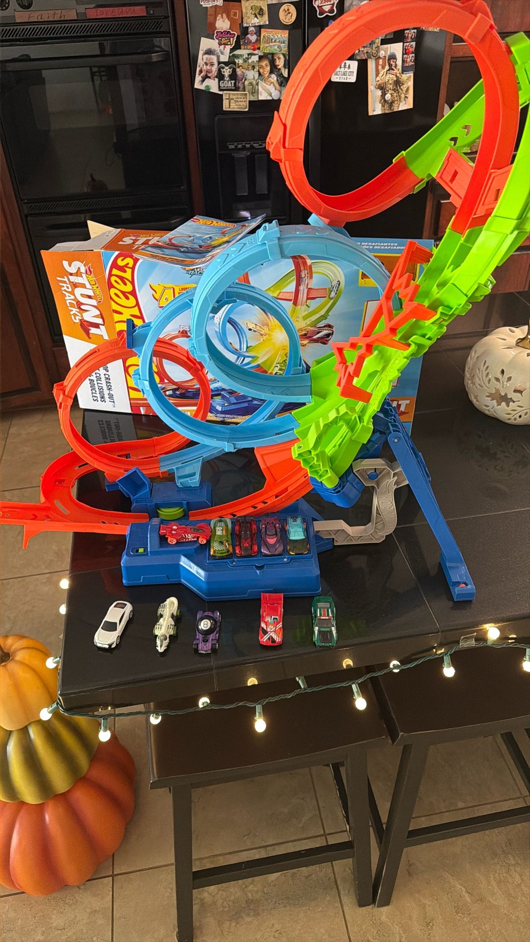 Hot Wheels Stunt Track 4 Loop Crash-Out