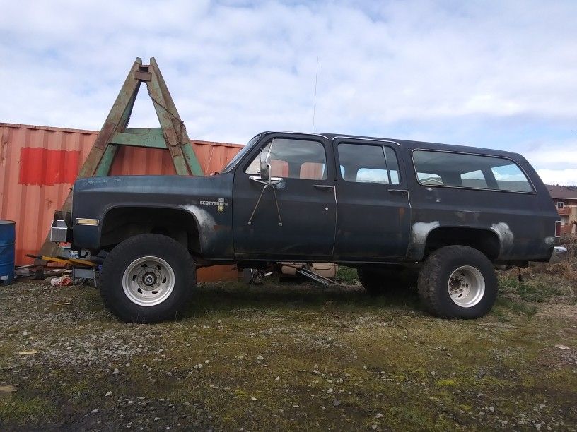Chevy Suburban 4x4