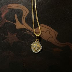 Gold shiny pendant 