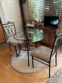 Dinette Set - Glass 40” Top
