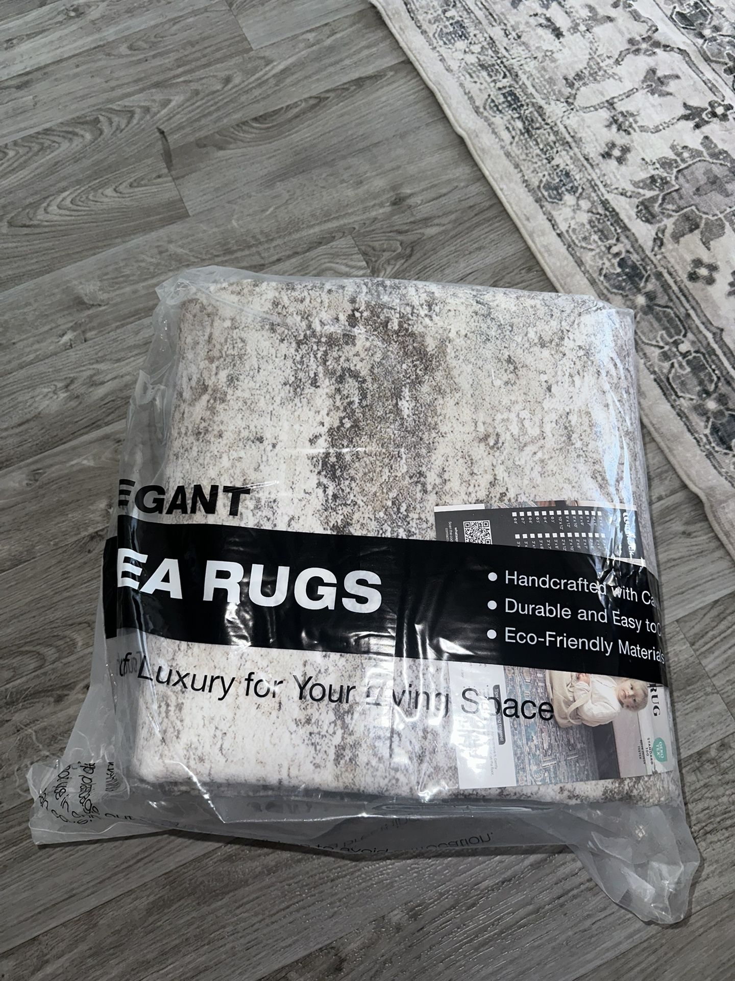 AREA RUG