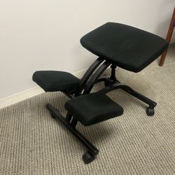 Ergonomic kneeling chair